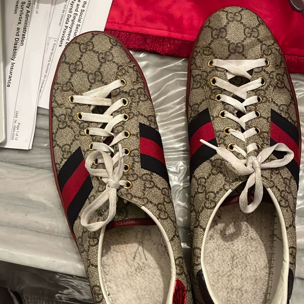 Gucci shoes for sale let me.💯authentic.